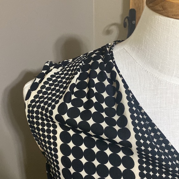 Who what wear black and tan polka dot v neck sleeveless wrap top size XS - Picture 4 of 8